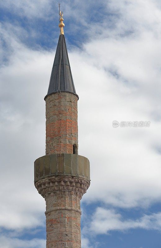 Mangalem社区的单身汉清真寺的尖塔，是为来自各个城市行会的未婚年轻人建造的。培拉特-阿尔巴尼亚- 066